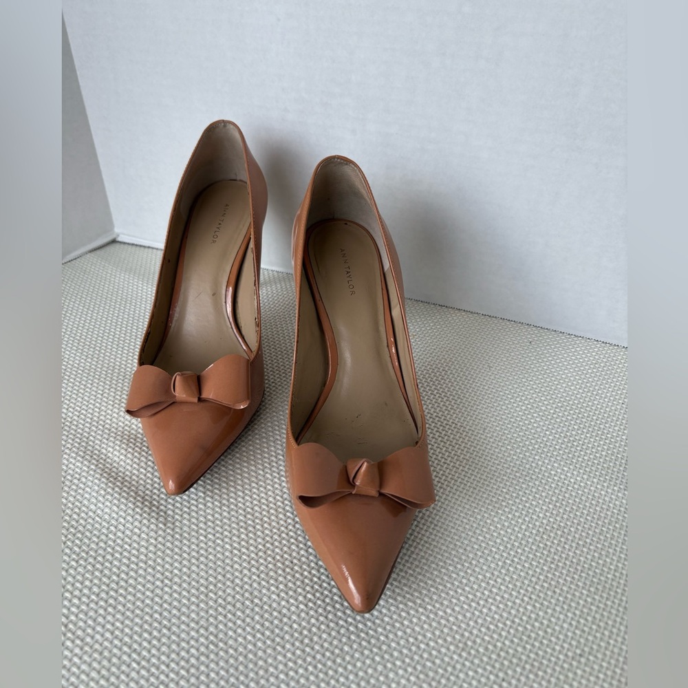 💥SALE💥Ann Taylor Pink High Heel Pumps Patent Leather Bow Pointed Toe 7.5